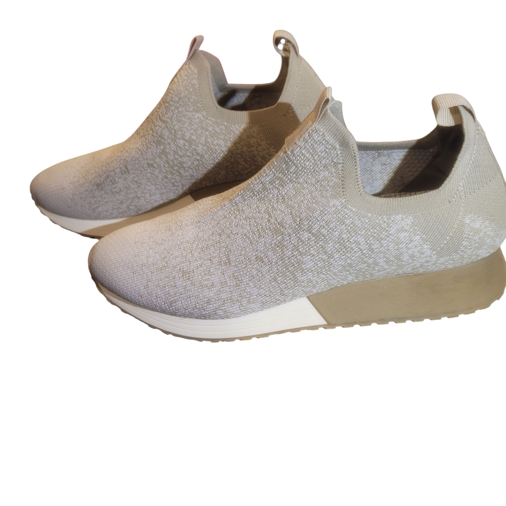 Womens BareTraps Pringers Light Beige Slip-On Sneakers SZ 8.5